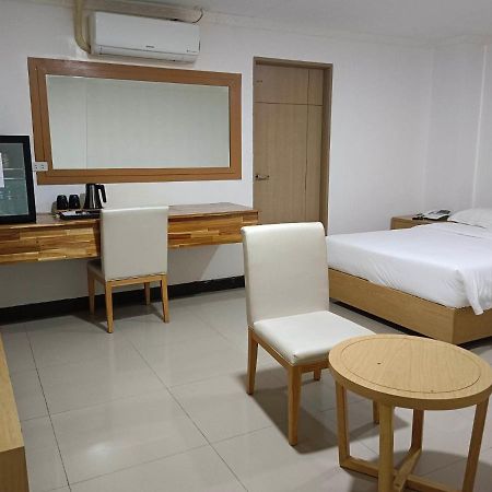 Punta Clark Hotel Clark Field Экстерьер фото