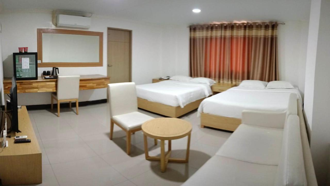Punta Clark Hotel Clark Field Экстерьер фото