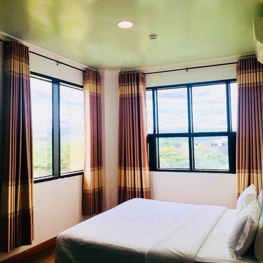 Punta Clark Hotel Clark Field Экстерьер фото