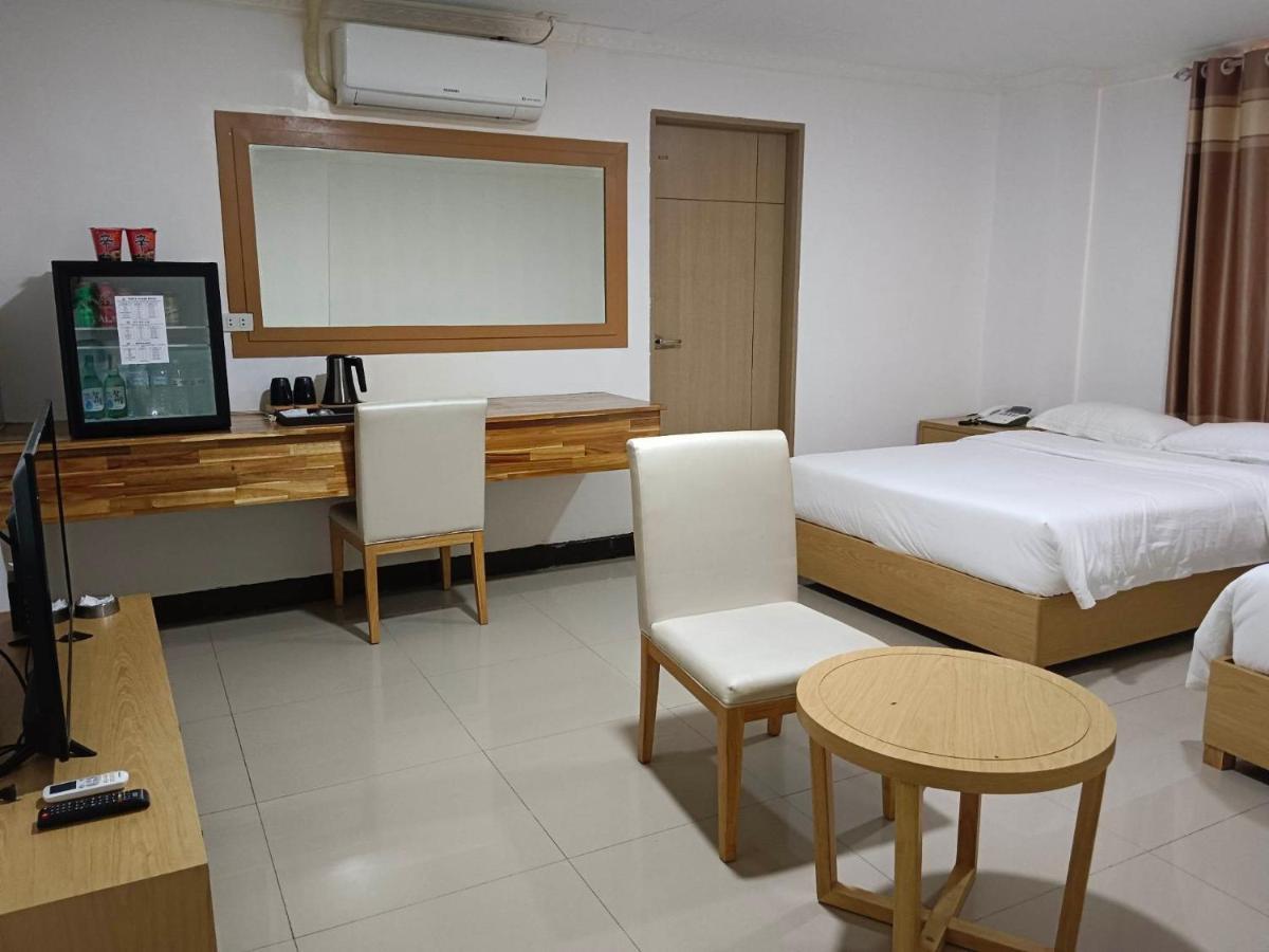 Punta Clark Hotel Clark Field Экстерьер фото