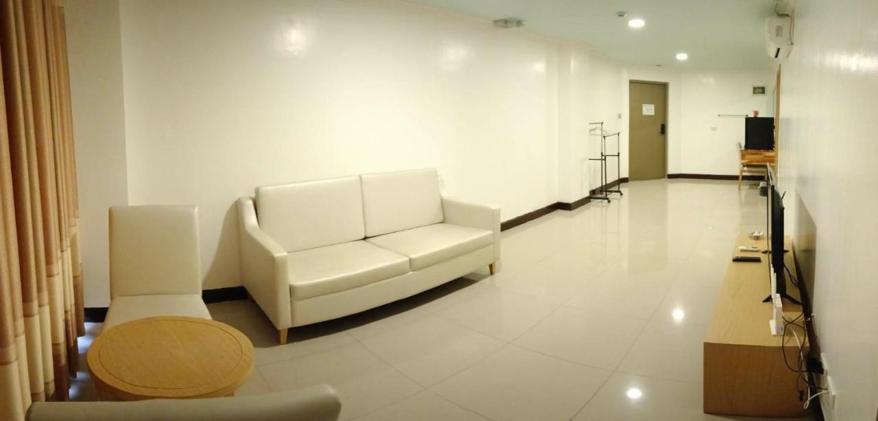 Punta Clark Hotel Clark Field Экстерьер фото