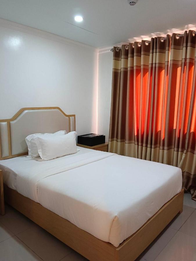 Punta Clark Hotel Clark Field Экстерьер фото