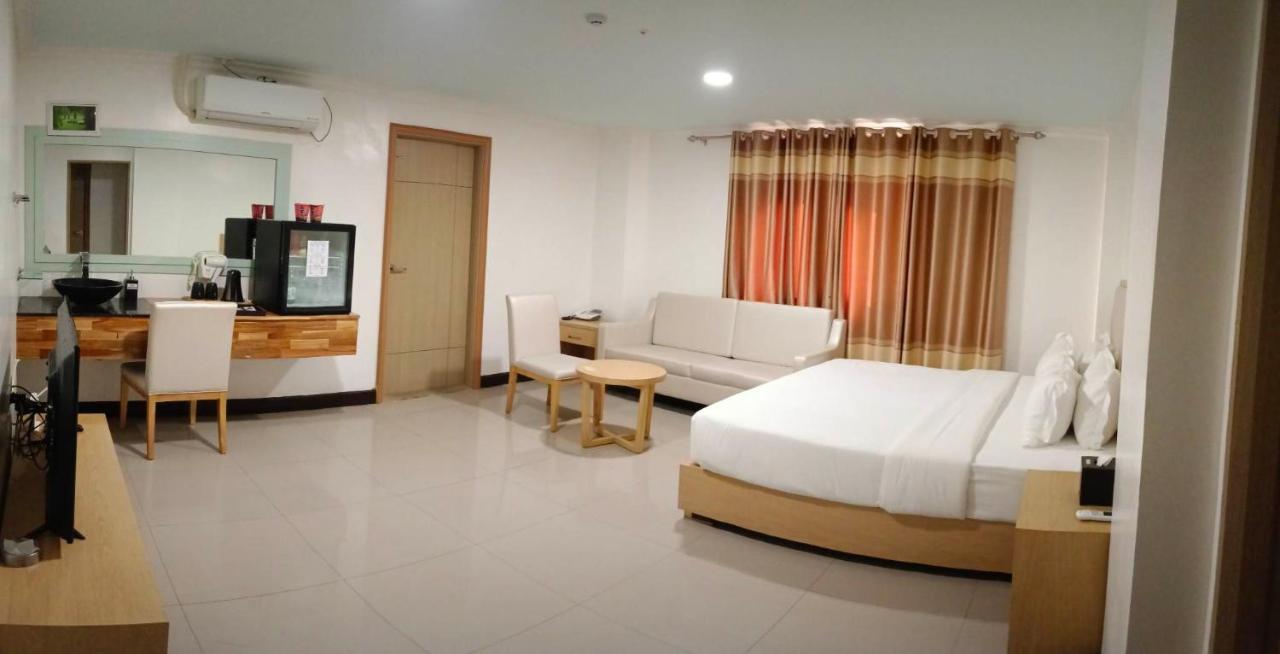 Punta Clark Hotel Clark Field Экстерьер фото