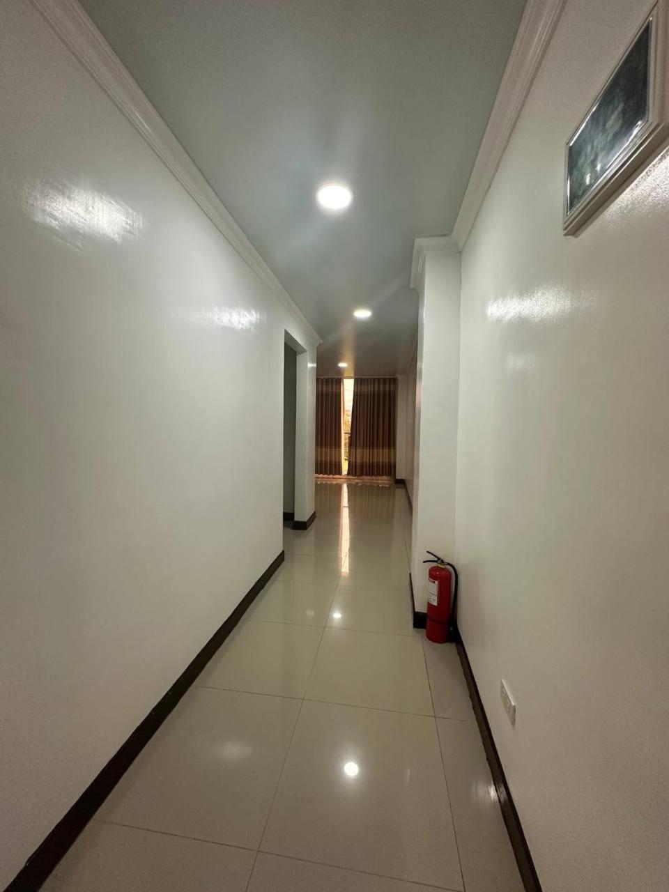 Punta Clark Hotel Clark Field Экстерьер фото