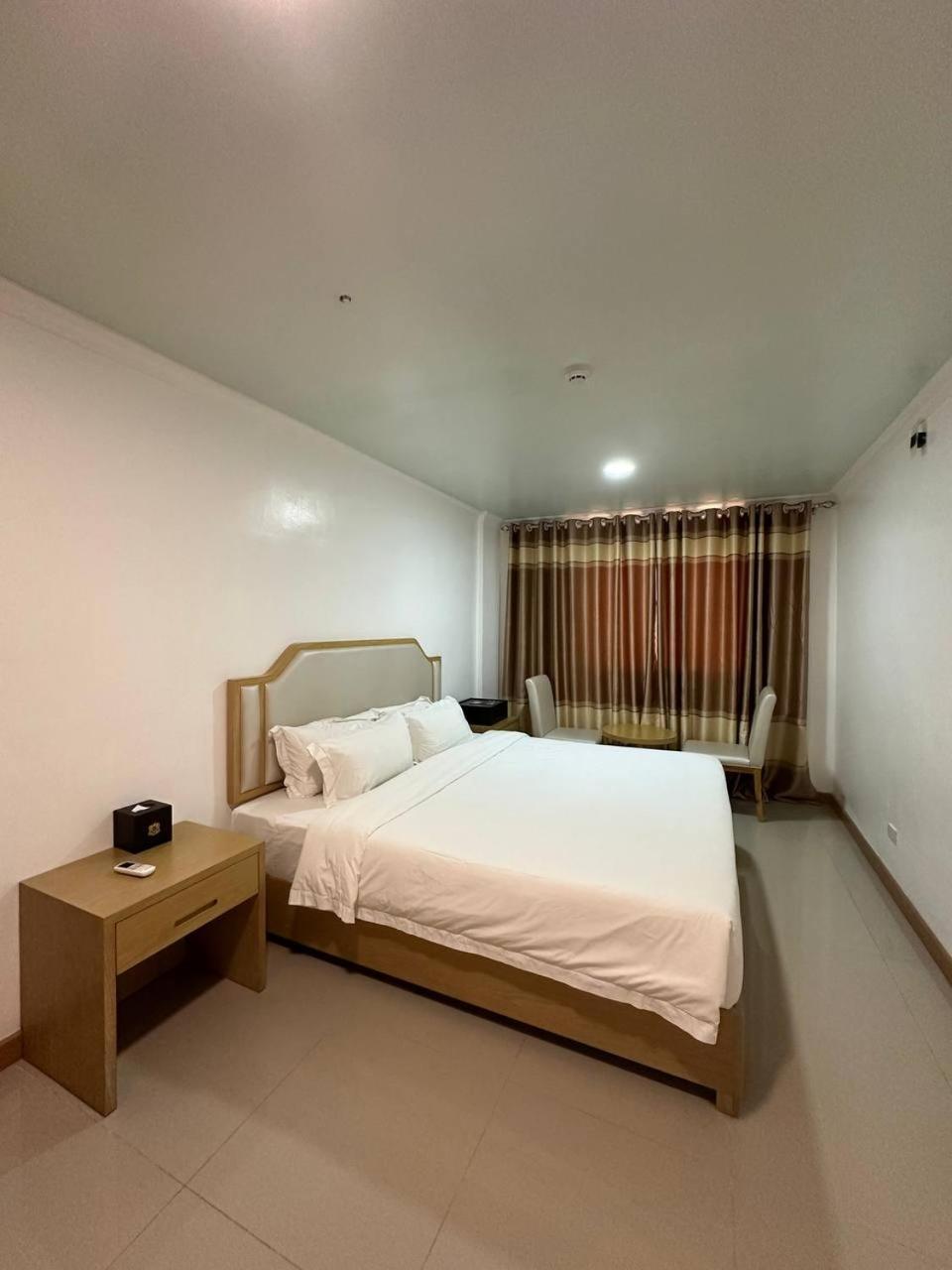 Punta Clark Hotel Clark Field Экстерьер фото