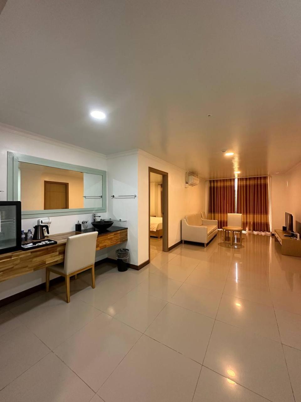 Punta Clark Hotel Clark Field Экстерьер фото